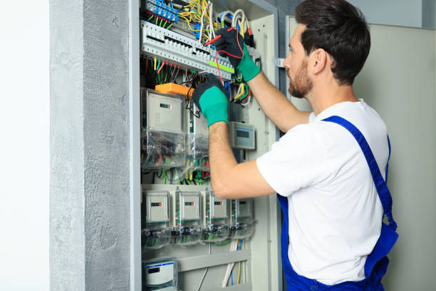 Best Emergency Electrical Repair  in St Petersburg, FL